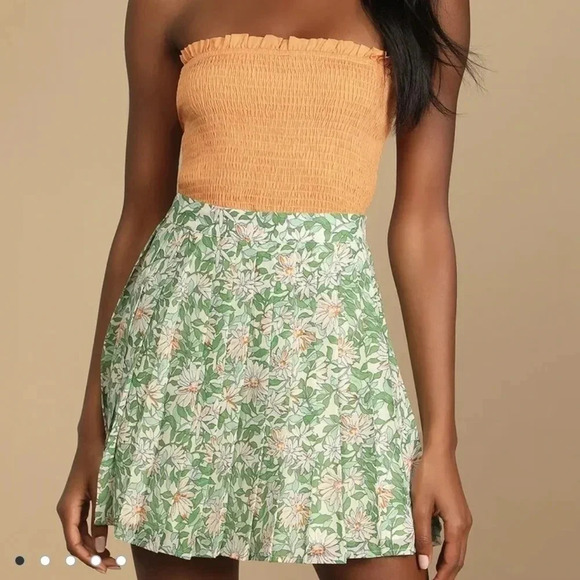 Lulu's "Count the Petals" Green Floral Print Pleated Mini Skirt - Picture 2 of 6